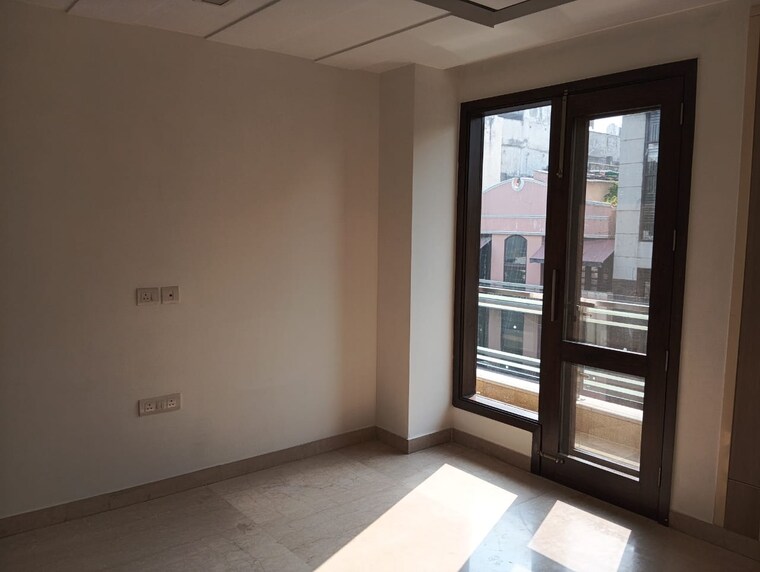 Room, greater kailash ii 3 Bedroom 250 Sq.Yd. Builder Floor In Greater Kailash ii Delhi 9595519