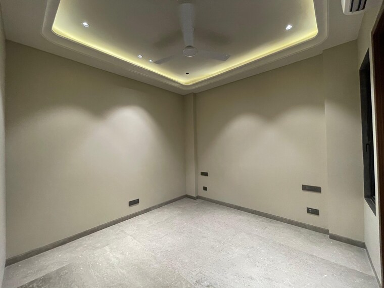 Room, safdarjung enclave 4 Bedroom 300 Sq.Yd. Builder Floor In Safdarjung Enclave Delhi 9595536