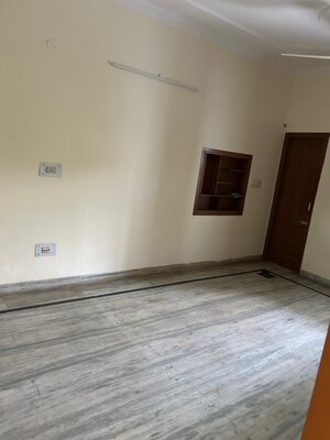 Room in 2 BHK Independent House at Sector 37 – for Rent