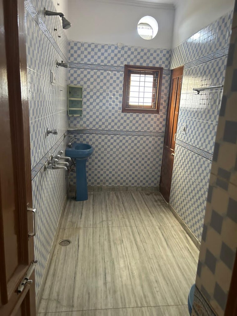 Bathroom, sector 37 2 Bedroom 900 Sq.Ft. Independent House In Sector 37 Chandigarh 9595537