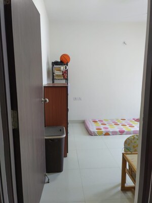 Furnished Amenities in 2 BHK Apartment at South City – for Rent