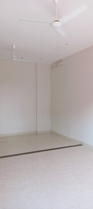 Room in 3.5 BHK Apartment at Ansal Celebrity Meadows, Sushant Golf City – for Sale