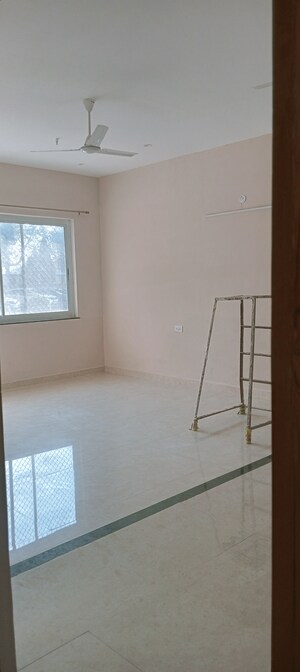 Room in 3.5 BHK Apartment at Ansal Celebrity Meadows, Sushant Golf City – for Sale