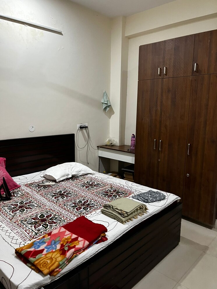 Bedroom, sector 38 2 Bedroom 1300 Sq.Ft. Builder Floor In Sector 38 Gurgaon 9595601
