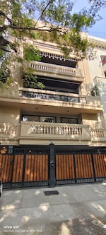 4 BHK + Servant Room 265 Sq.Yd. Builder Floor in Prime Location 