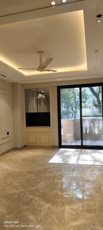 Room in 4 BHK Builder Floor at Panchsheel Enclave – for Sale