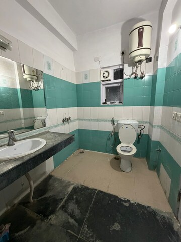 Master Bedroom in 3 BHK Apartment at Raheja Teachers Apartments, Sector 31 – for Rent