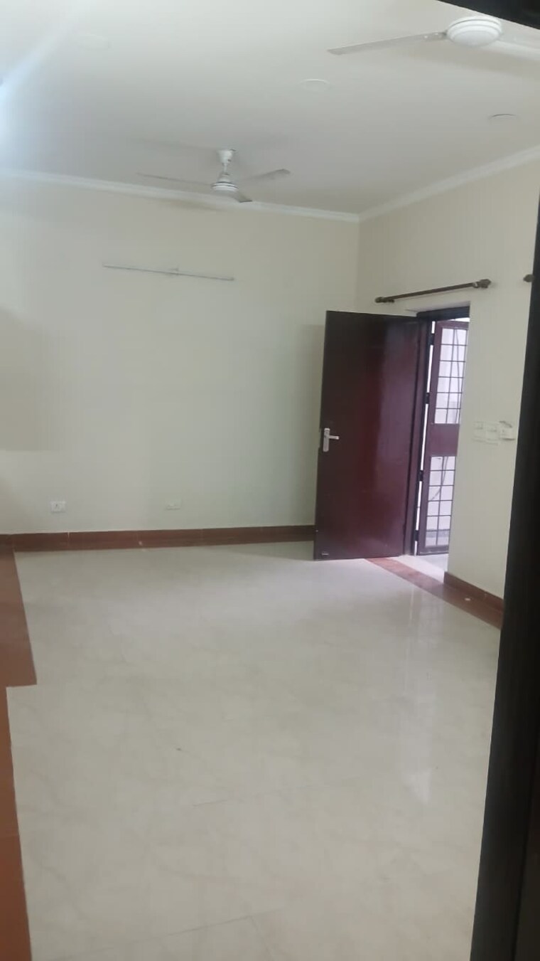 Room, rwa-apartments-sector-47 2 Bedroom 200 Sq.Mt. Independent House In Sector 47 Noida 9595628