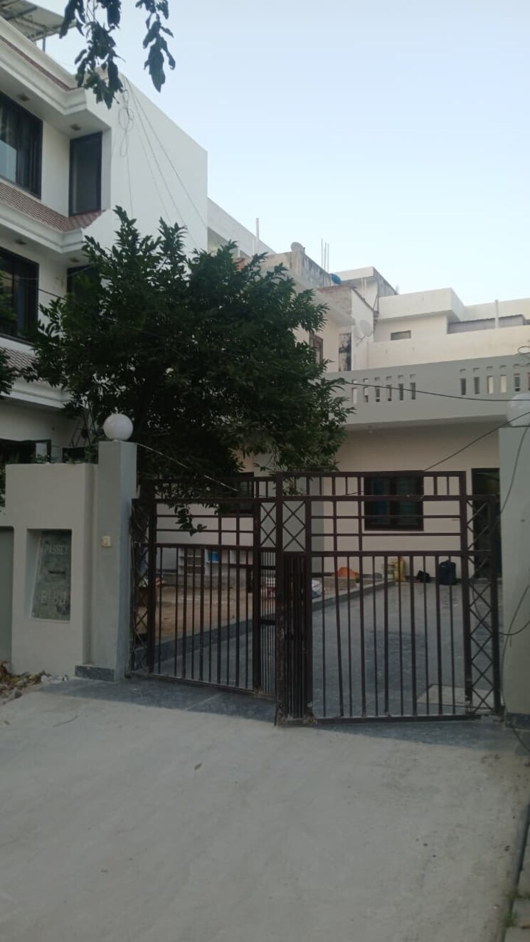 Exterior View, rwa-apartments-sector-47 2 Bedroom 200 Sq.Mt. Independent House In Sector 47 Noida 9595628