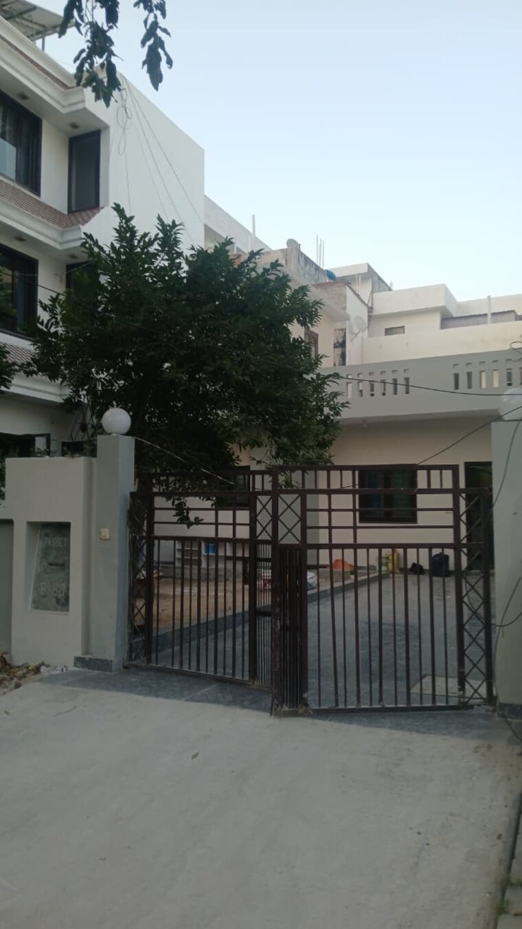 Exterior View, rwa-apartments-sector-47 2 Bedroom 200 Sq.Mt. Independent House In Sector 47 Noida 9595628