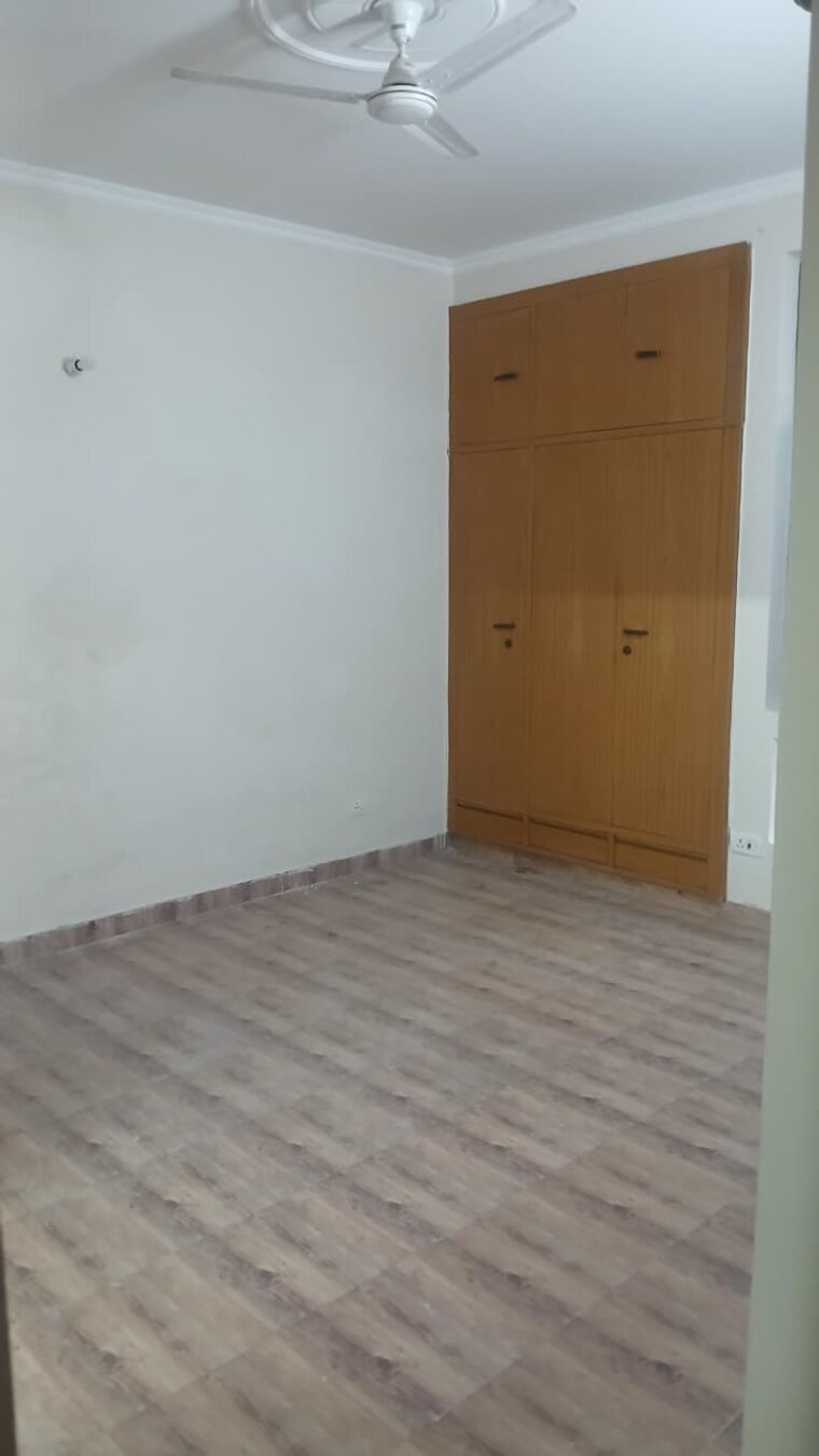 Room, rwa-apartments-sector-47 2 Bedroom 200 Sq.Mt. Independent House In Sector 47 Noida 9595628