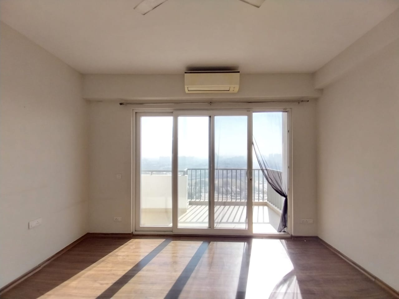 3.5 BHK Apartment For Sale in Paras Dews