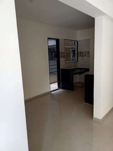 Room in 2 BHK Apartment at Kunal Icon, Pimple Saudagar – for Rent