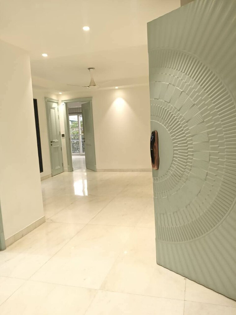 Bathroom, defence colony 3 Bedroom 325 Sq.Yd. Builder Floor In Defence Colony Delhi 9595655