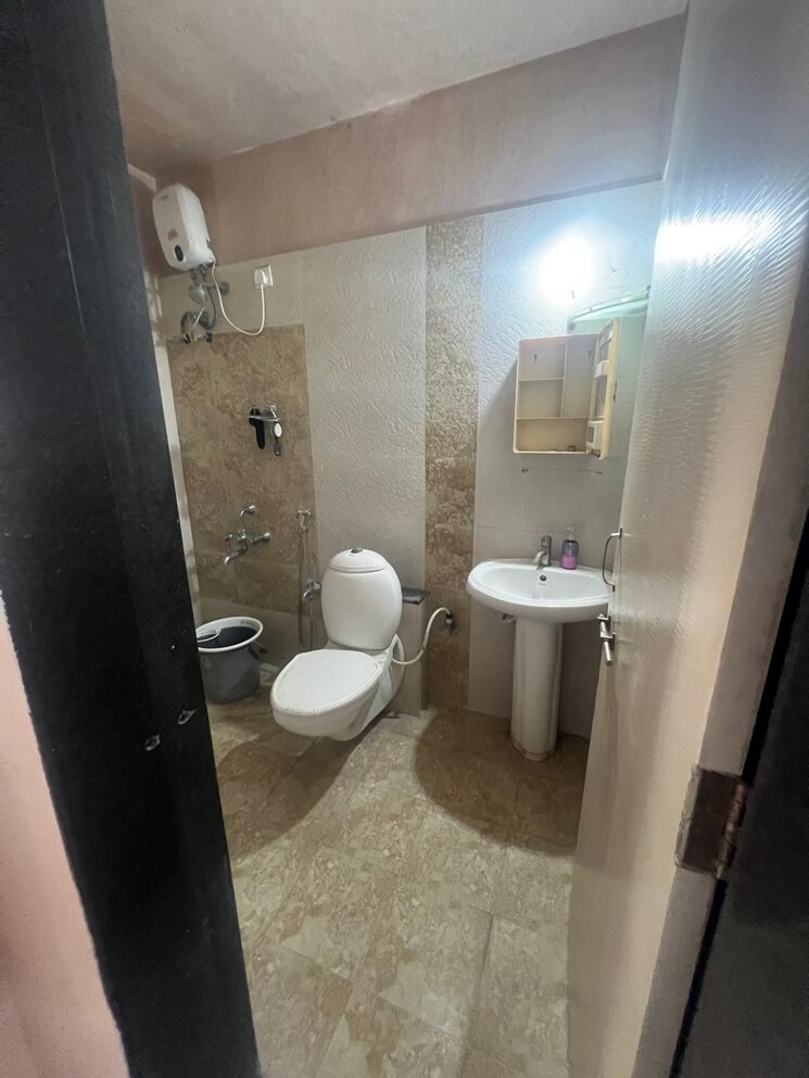 Bathroom, gk-dwarka-sai 2 Bedroom 890 Sq.Ft. Apartment In Rahatani Pune 9595662