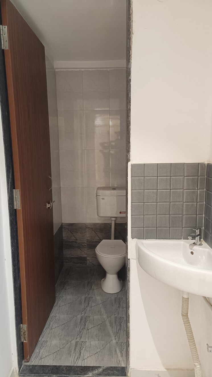 Bathroom, legacy-sai-vastu-park 1 Bedroom 501 Sq.Ft. Apartment In Chikhali Pune 9595664