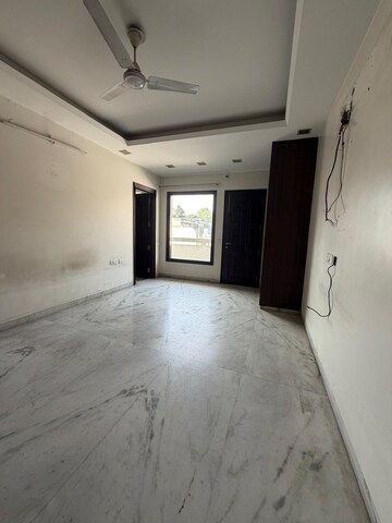 Room in 2 BHK Builder Floor at Sector 15 – for Rent