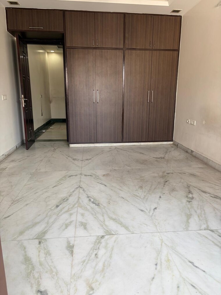 Room, sector 15 2 Bedroom 2000 Sq.Ft. Builder Floor In Sector 15 Gurgaon 9595667