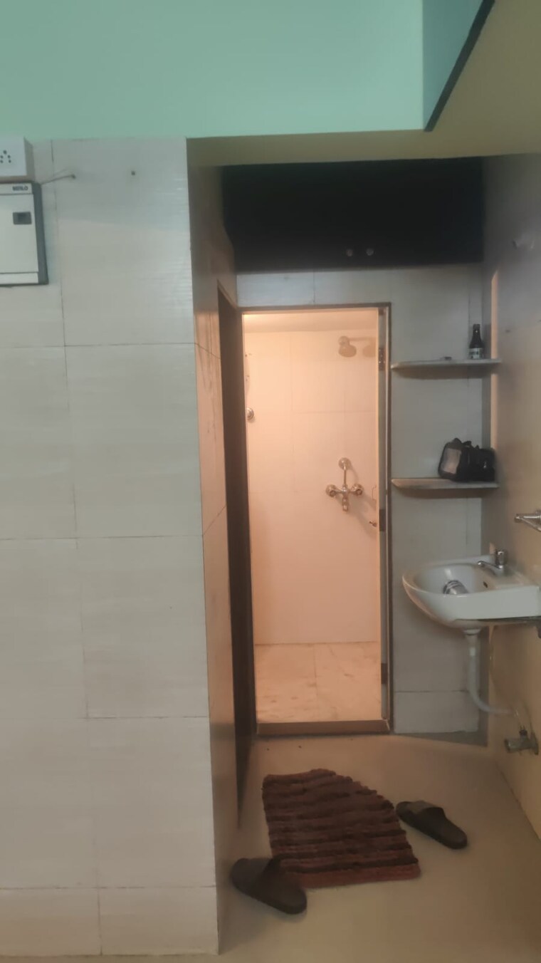 Bathroom, santacruz east 1 Bedroom 450 Sq.Ft. Apartment In Santacruz East Mumbai 9595678