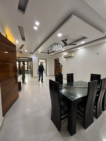 Dining area in 4 BHK Builder Floor at Sector 31 – for Rent