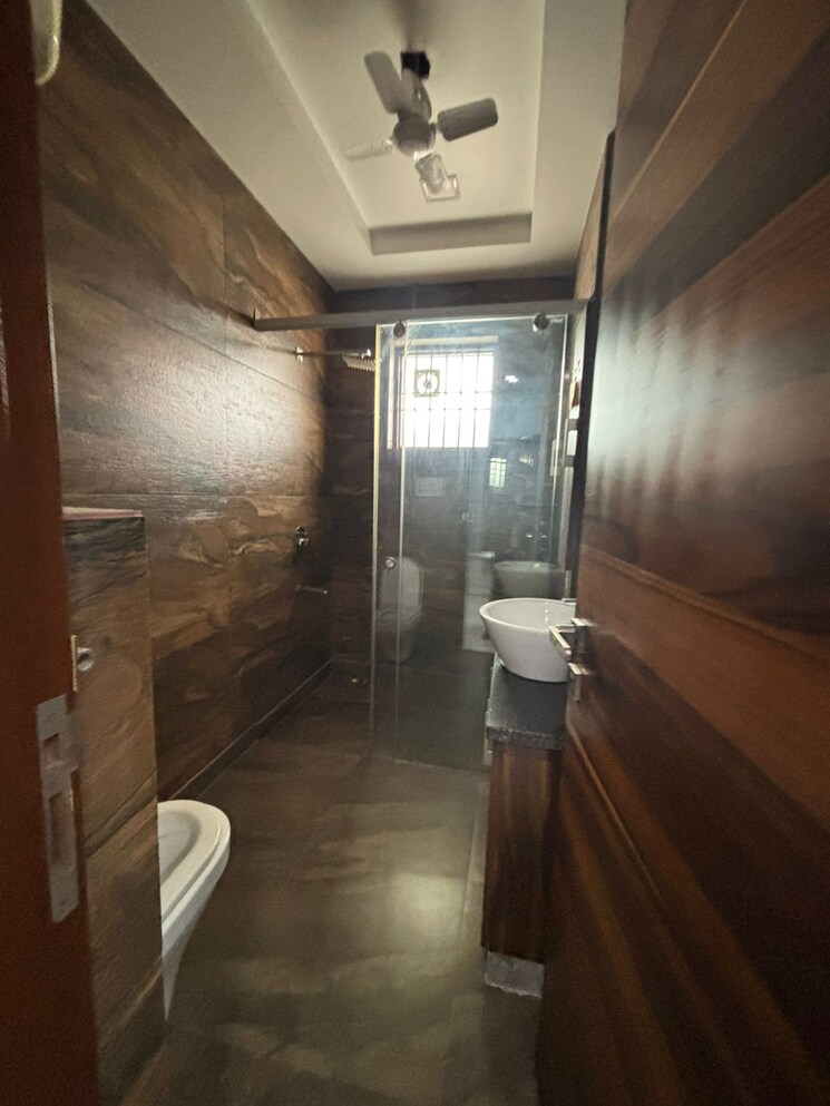 Attached Bathroom, sector 31 4 Bedroom 3500 Sq.Ft. Builder Floor In Sector 31 Gurgaon 9595698