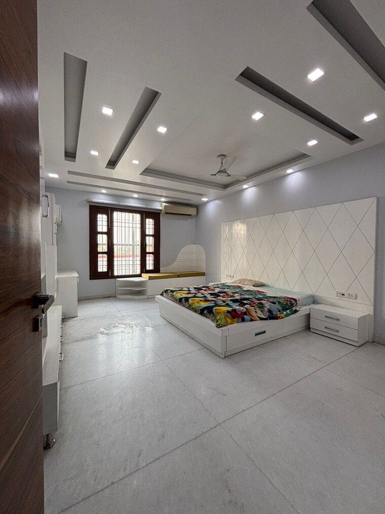 Room, sector 31 4 Bedroom 3500 Sq.Ft. Builder Floor In Sector 31 Gurgaon 9595698