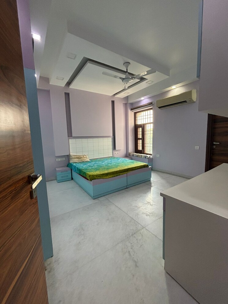 Room, sector 31 4 Bedroom 3500 Sq.Ft. Builder Floor In Sector 31 Gurgaon 9595698