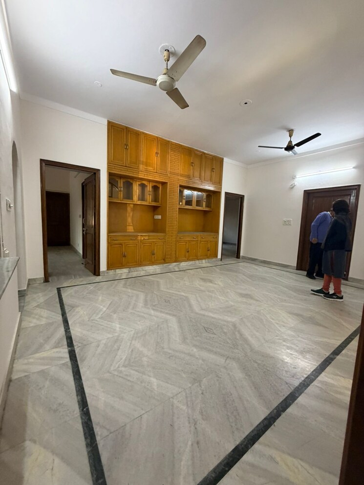 Bedroom, sector 15 3 Bedroom 28000 Sq.Ft. Builder Floor In Sector 15 Gurgaon 9595702