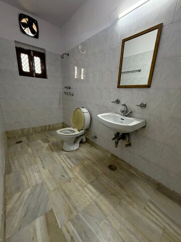 Attached Bathroom in 3 BHK Builder Floor at Sector 15 – for Rent