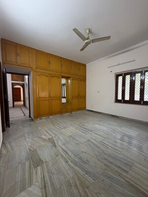Room in 3 BHK Builder Floor at Sector 15 – for Rent