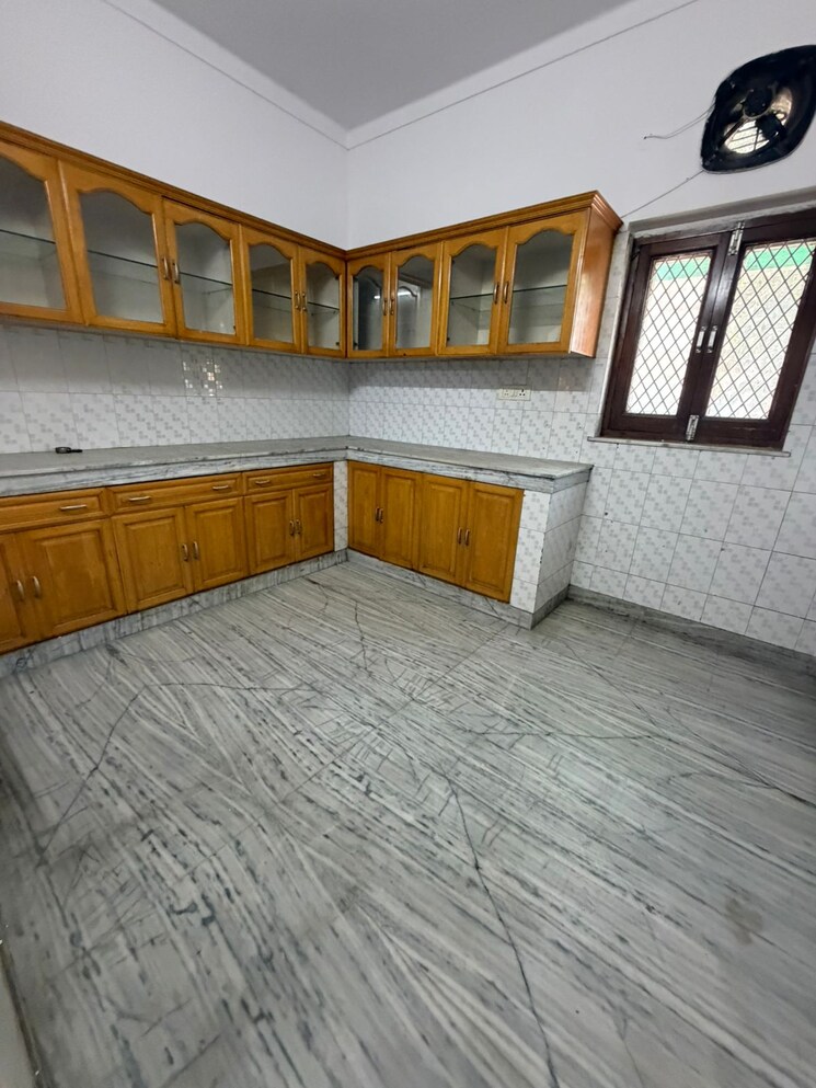 Bedroom, sector 15 3 Bedroom 28000 Sq.Ft. Builder Floor In Sector 15 Gurgaon 9595702