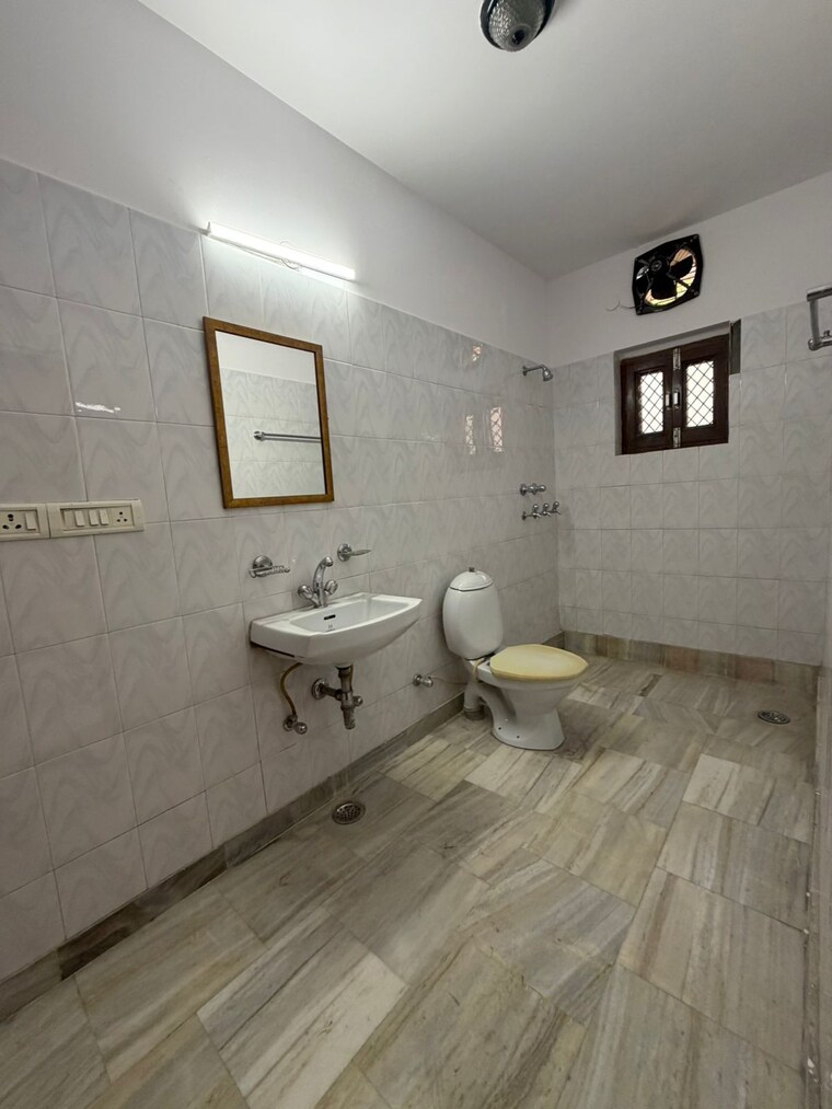 Bathroom, sector 15 3 Bedroom 28000 Sq.Ft. Builder Floor In Sector 15 Gurgaon 9595702