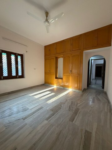 3 BHK Builder Floor For Rent in Sector 15