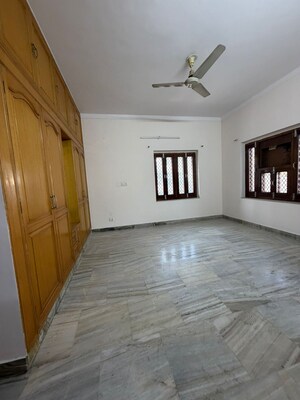 Room in 3 BHK Builder Floor at Sector 15 – for Rent