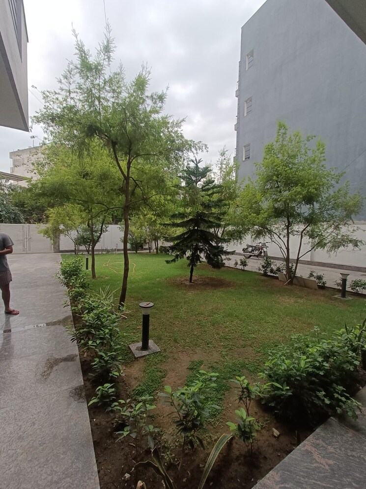 Balcony, sector 15 1 RK 500 Sq.Ft. Builder Floor In Sector 15 Gurgaon 9595707