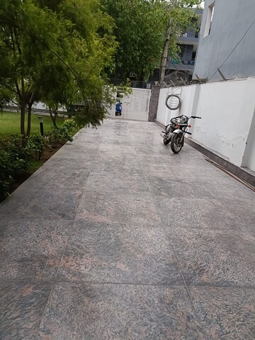 Parking in 1 RK Builder Floor at Sector 15 – for Rent