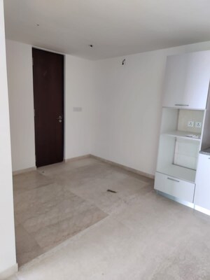 Room in 3 BHK Apartment at Lokhandwala Infrastructure Minerva, Mahalaxmi – for Sale