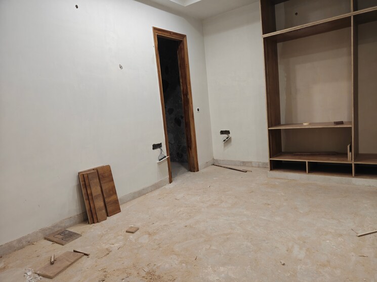 Bedroom, rana pratap bagh 4 Bedroom 240 Sq.Yd. Builder Floor In Rana Pratap Bagh Delhi 9595761