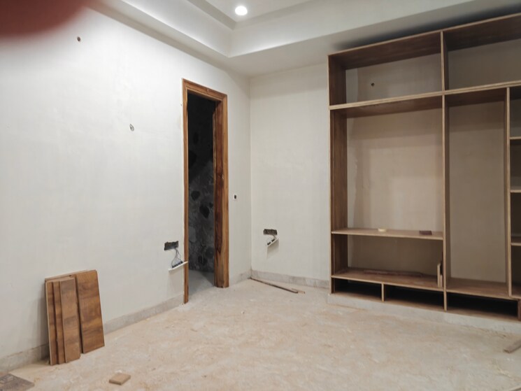 Room, rana pratap bagh 4 Bedroom 240 Sq.Yd. Builder Floor In Rana Pratap Bagh Delhi 9595761