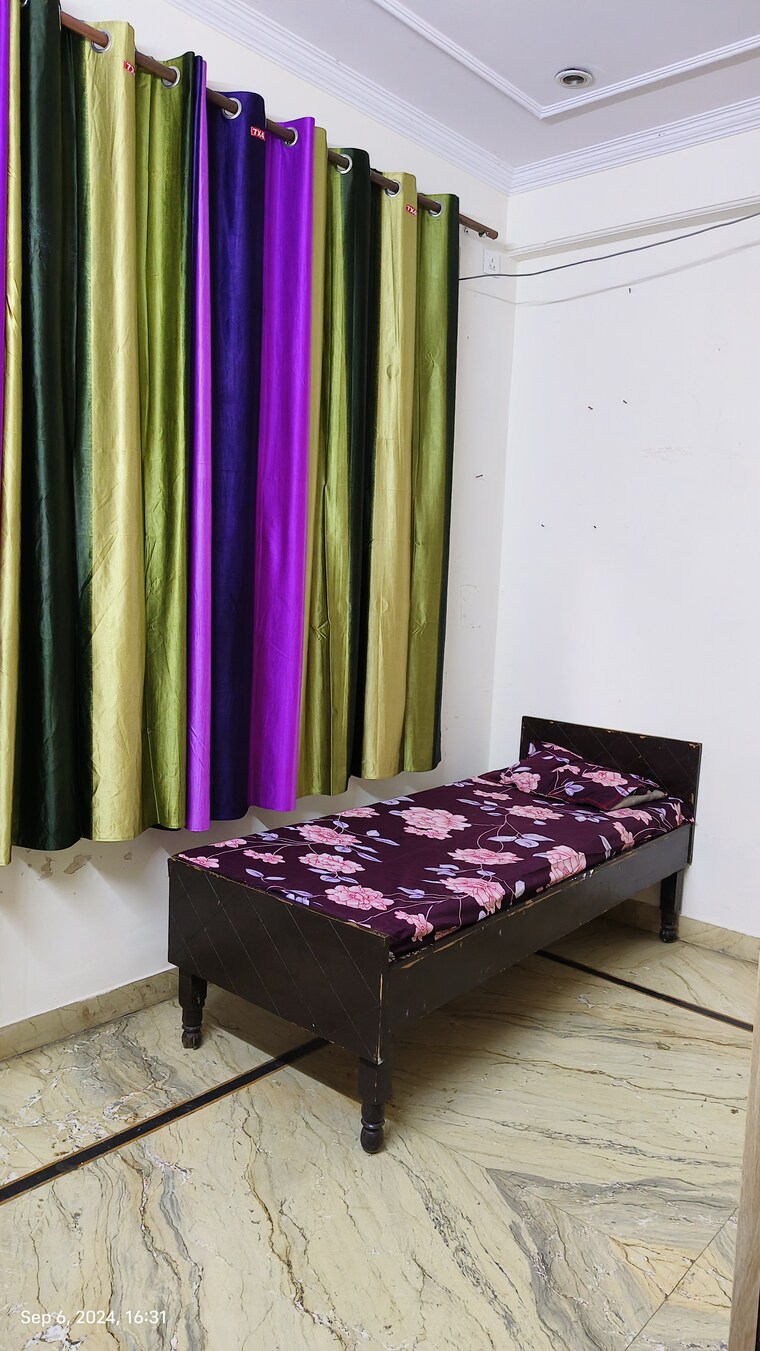 Bedroom, sector 48 Pg For Boys In Sector 48 9595764