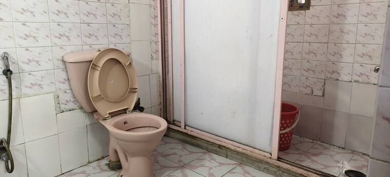 Bathroom, sector 31 Pg For Boys In Sector 31 9595798