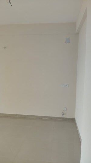 Room in 3 BHK Apartment at Oro Element, Jankipuram Extension – for Rent