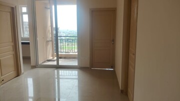 Room in 3 BHK Apartment at Oro Element, Jankipuram Extension – for Rent