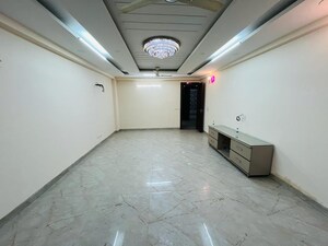Room in 3 BHK Builder Floor at Saket – for Rent