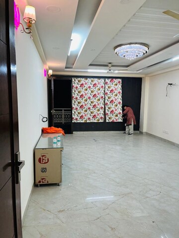 Master Bedroom in 3 BHK Builder Floor at Saket – for Rent