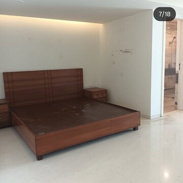 Room in 4 BHK Apartment at K Hemani Bay View, Andheri West – for Rent