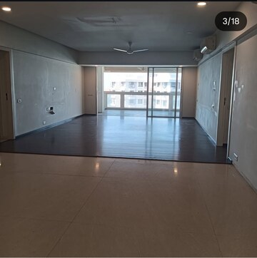 Room in 4 BHK Apartment at K Hemani Bay View, Andheri West – for Rent