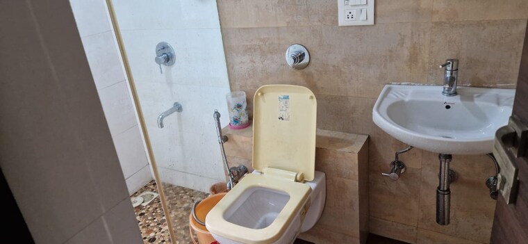 Bathroom, manchester-heights 3 Bedroom 1200 Sq.Ft. Apartment In Khar West Mumbai 9595822