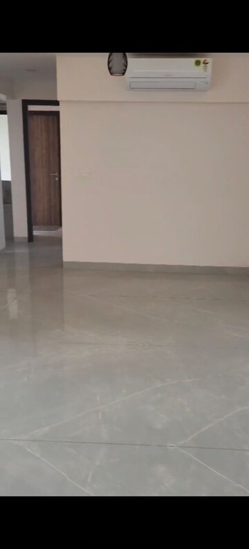 Room in 3 BHK Apartment at Hubtown The Premiere, Andheri West – for Rent