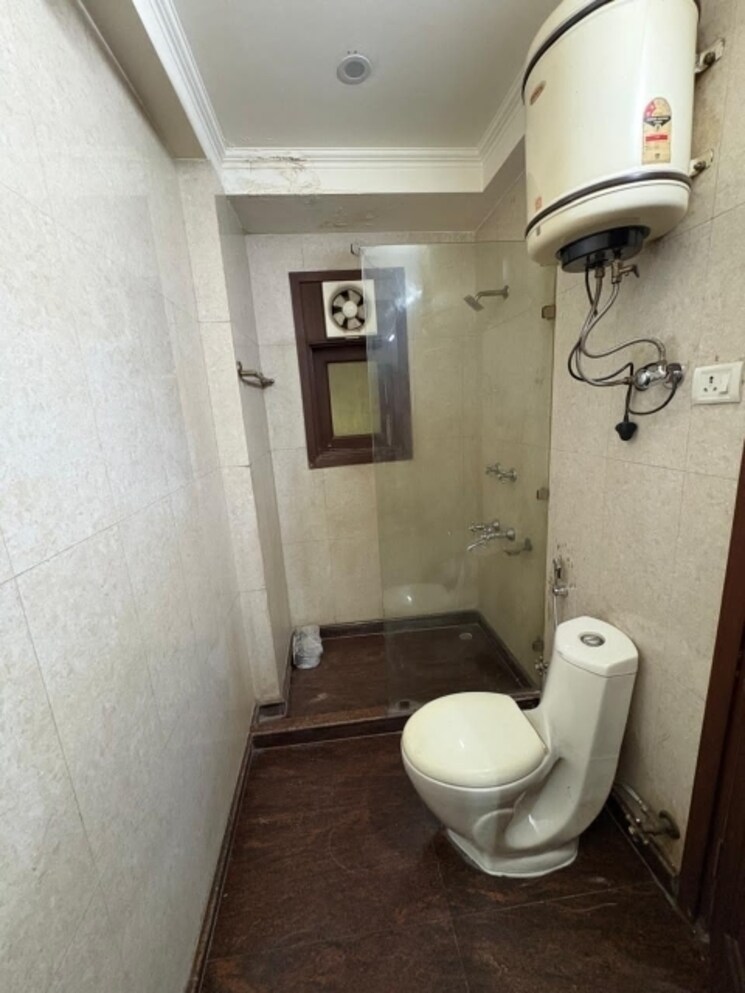 Attached Bathroom, kalkaji 3 Bedroom 2200 Sq.Ft. Builder Floor In Kalkaji Delhi 9595834